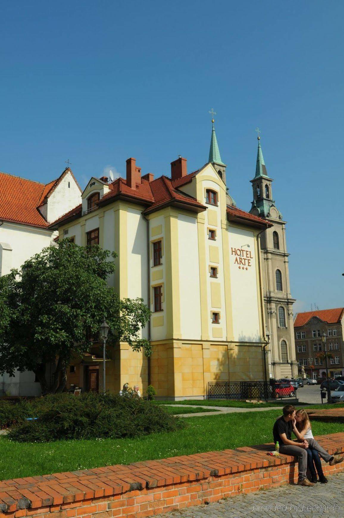 Hotel Arte Brzeg Esterno foto