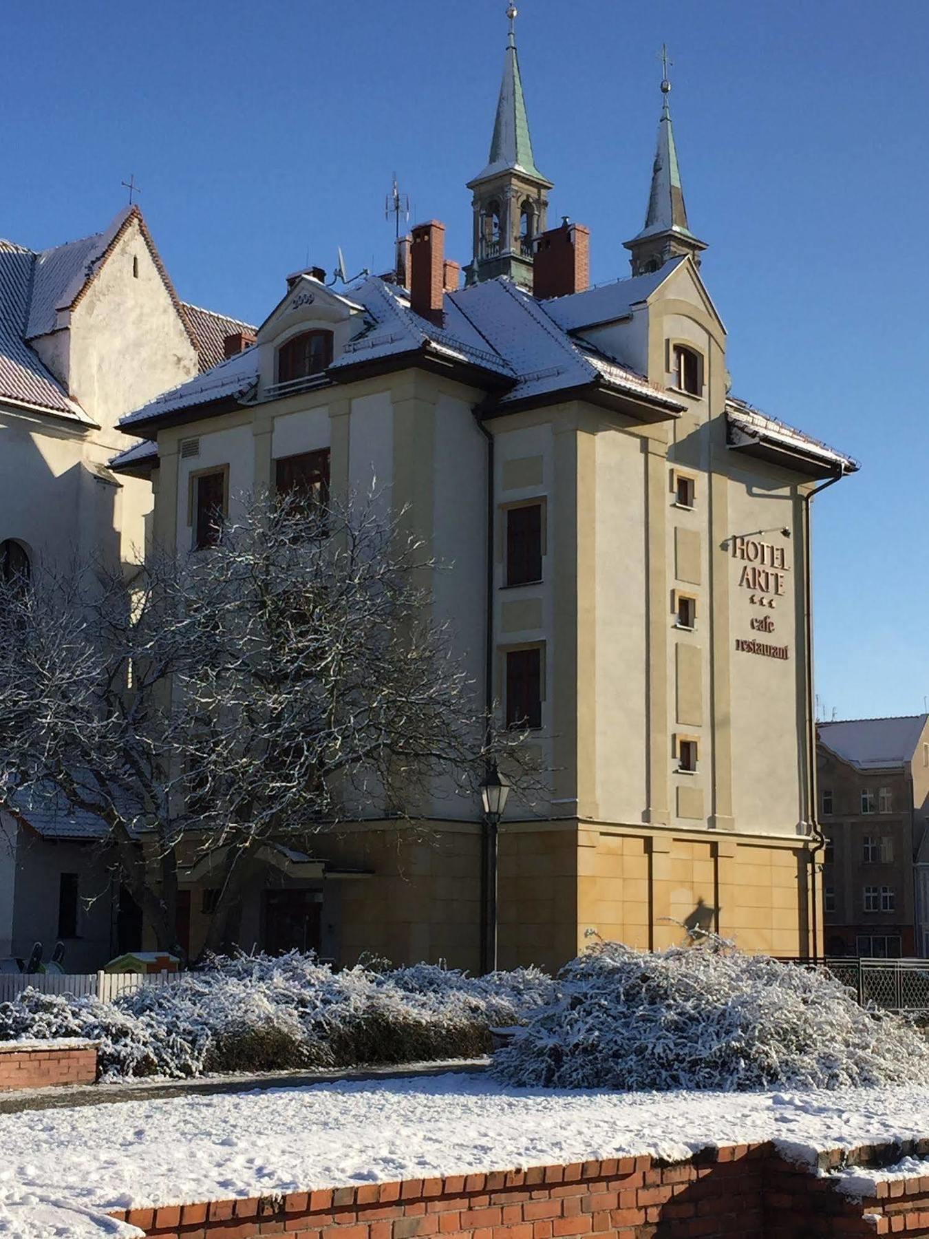 Hotel Arte Brzeg Esterno foto